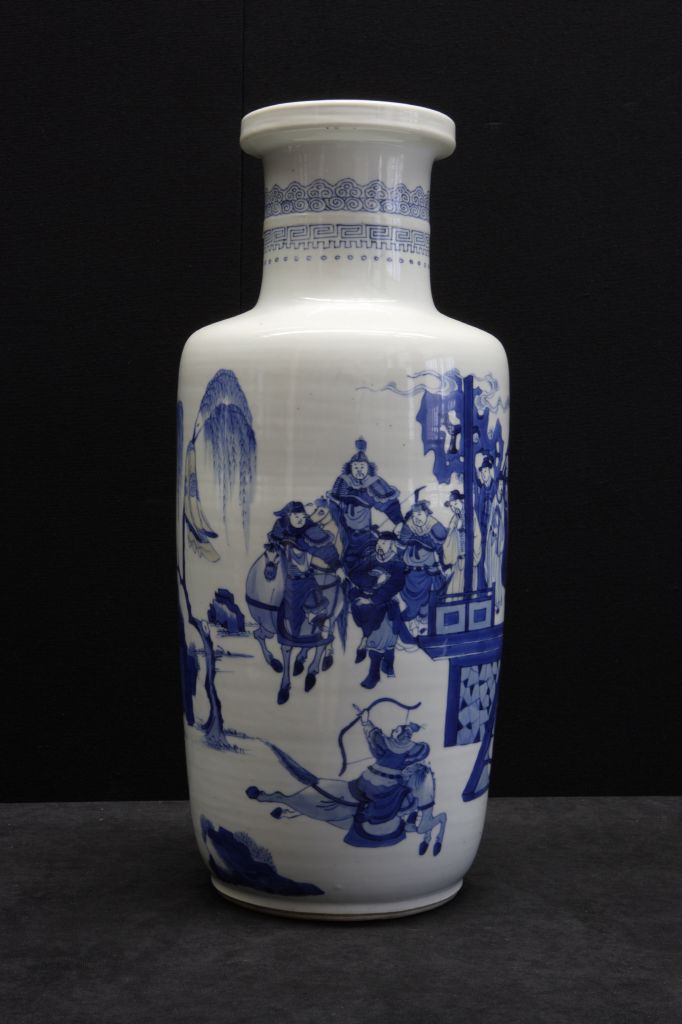 图片[1]-Blue and white landscape figure stick bottle-China Archive